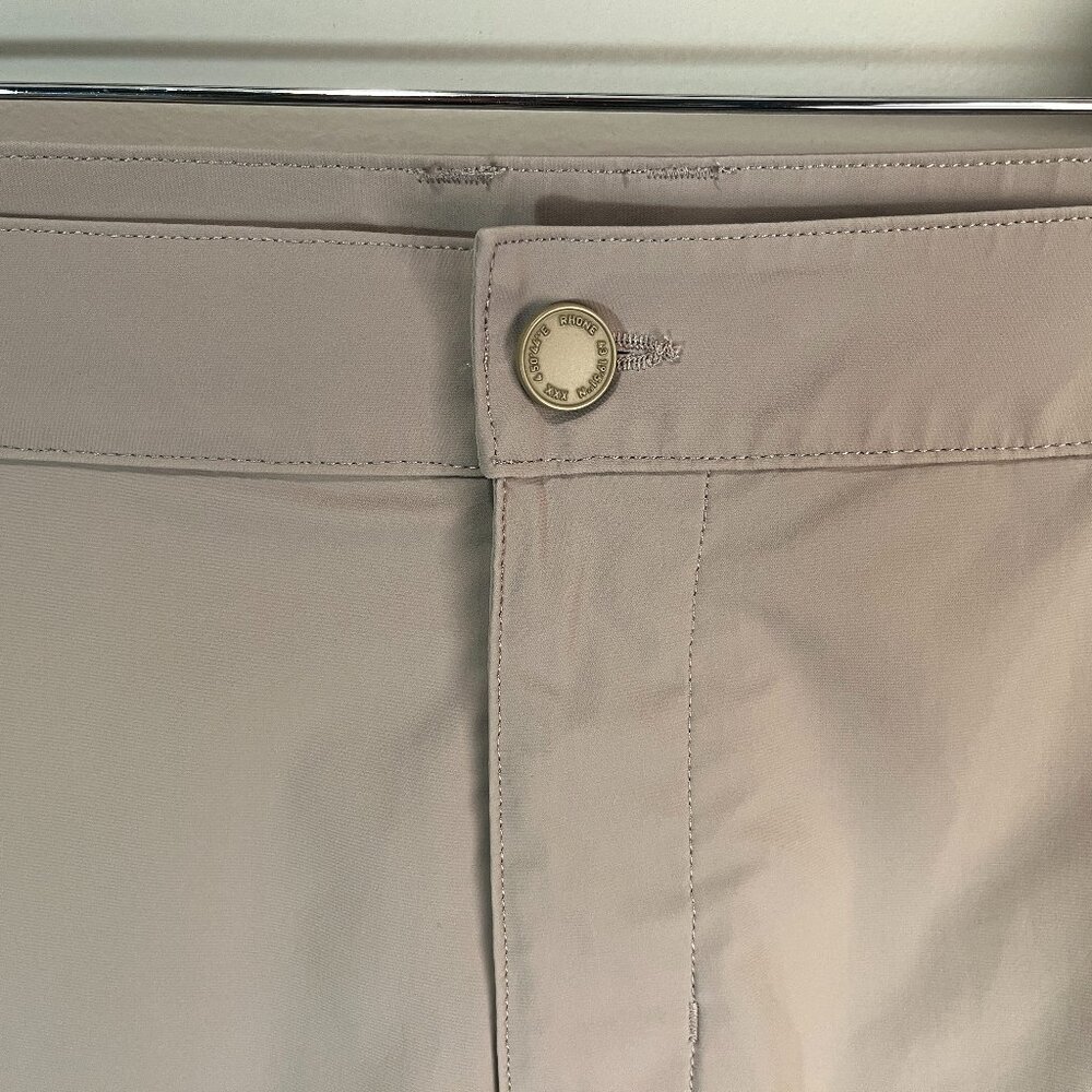 ⛳ Rhone Men’s Tan Flat Front Golf Shorts 38 8” Inseam EUC 🏌️